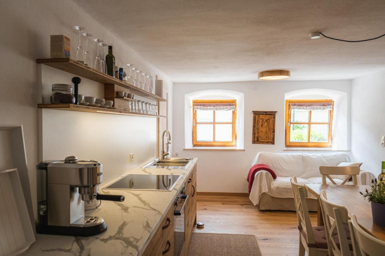 Gehobenes Ambiente In Historischer Wohnung Walting Exterior photo