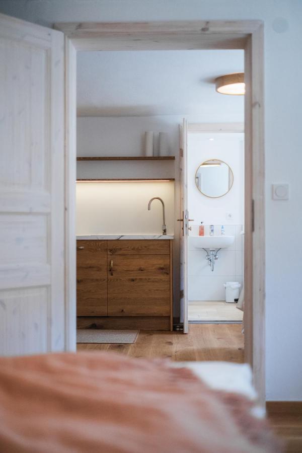 Gehobenes Ambiente In Historischer Wohnung Walting Exterior photo
